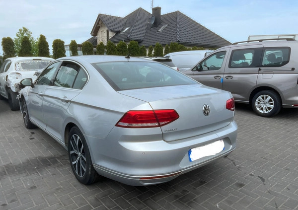 Volkswagen Passat cena 21900 przebieg: 100000, rok produkcji 2019 z Trzebnica małe 37